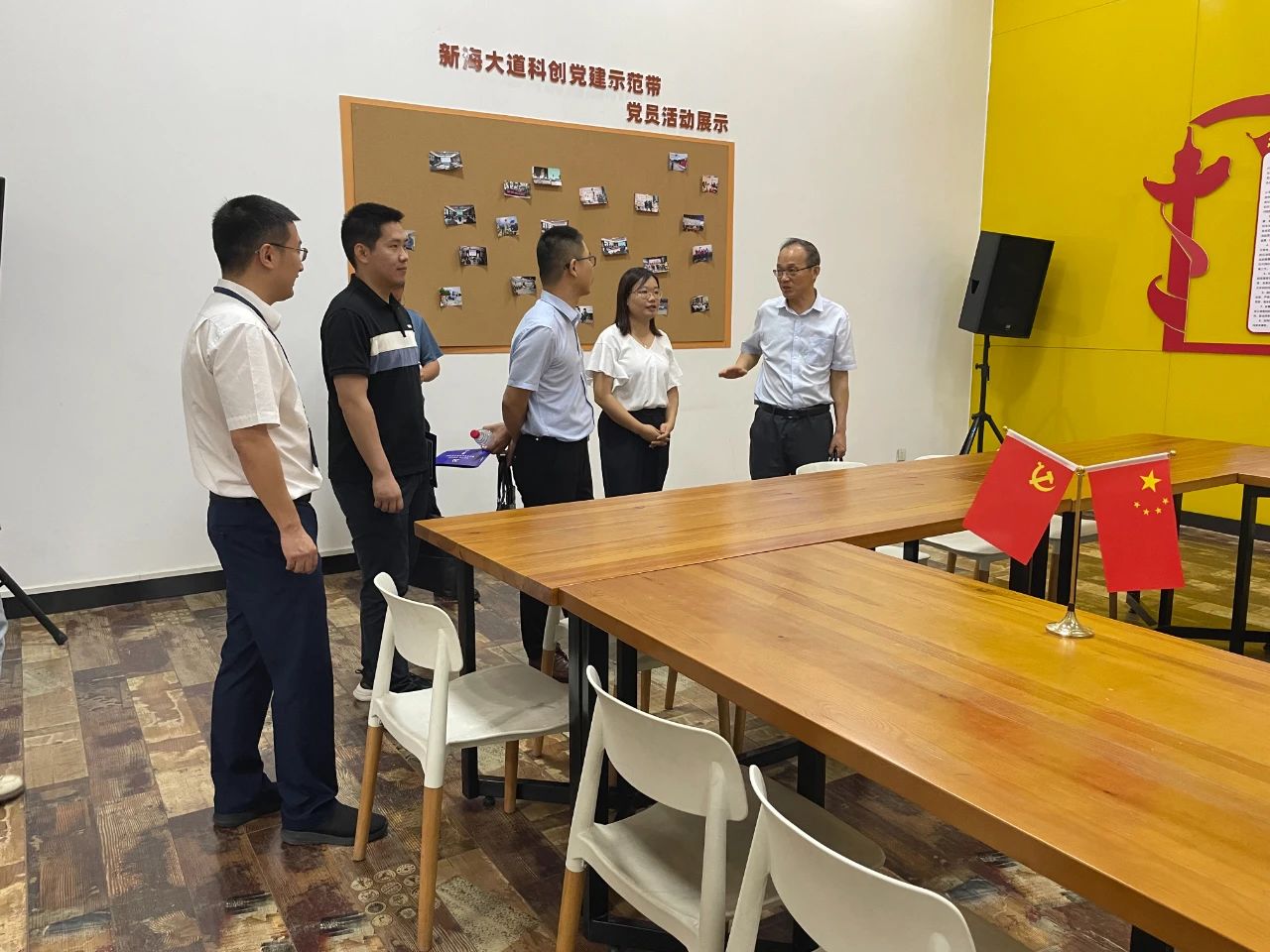 市工信局、市委社會(huì)工作部來到長(zhǎng)百科技園調(diào)研新海大道科創(chuàng)黨建示范帶黨委工作開展情況
